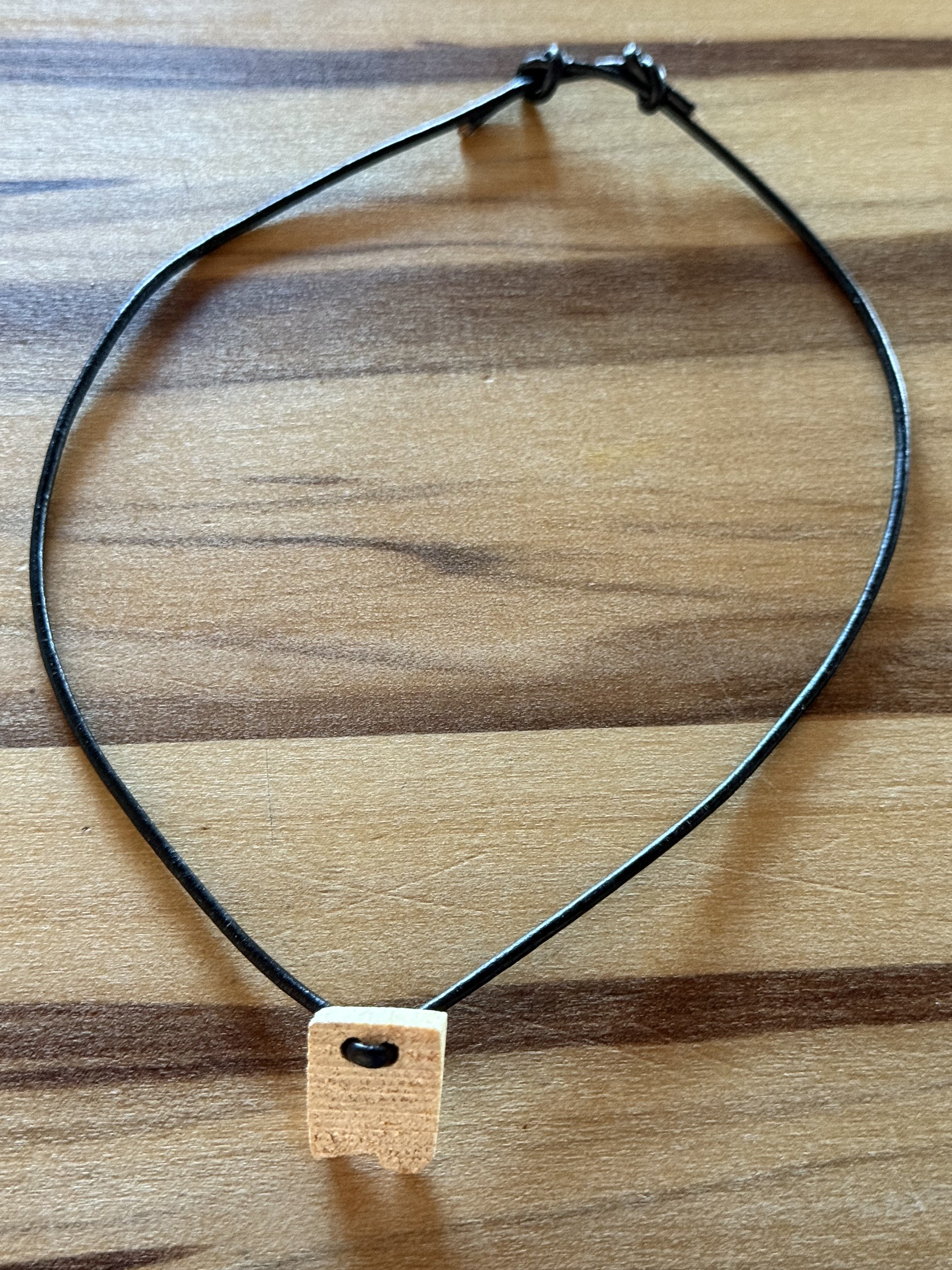 Hals- und Armband-Amulette aus Peru Harz – Verpackung