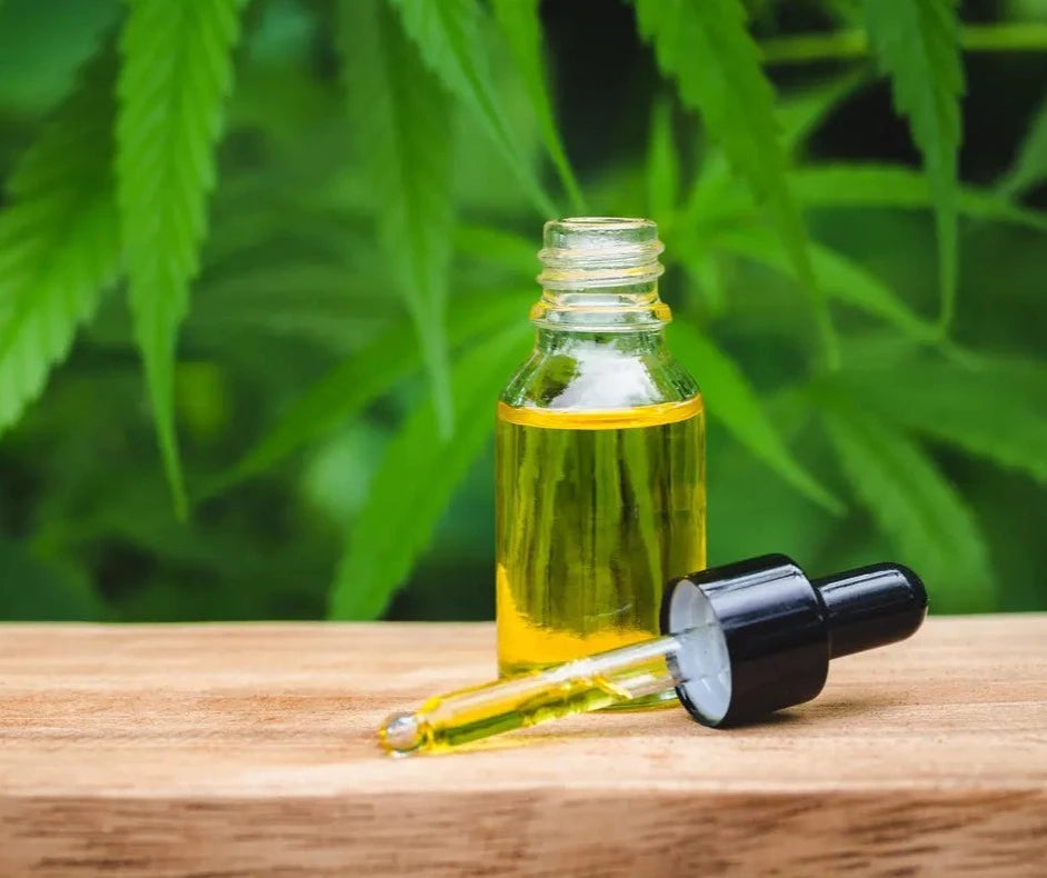 CBD in Tropfenflasche