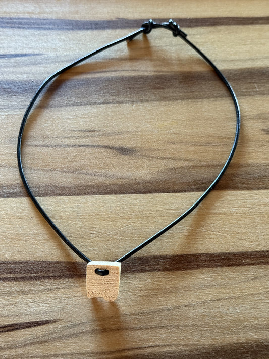 Hals- und Armband-Amulette aus Peru